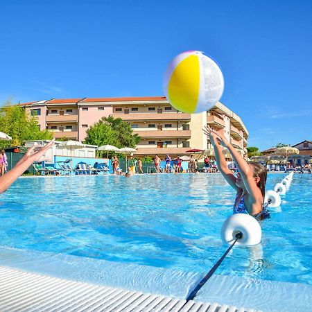 Aparthotel Costa Paradiso Lido Adriano Buitenkant foto