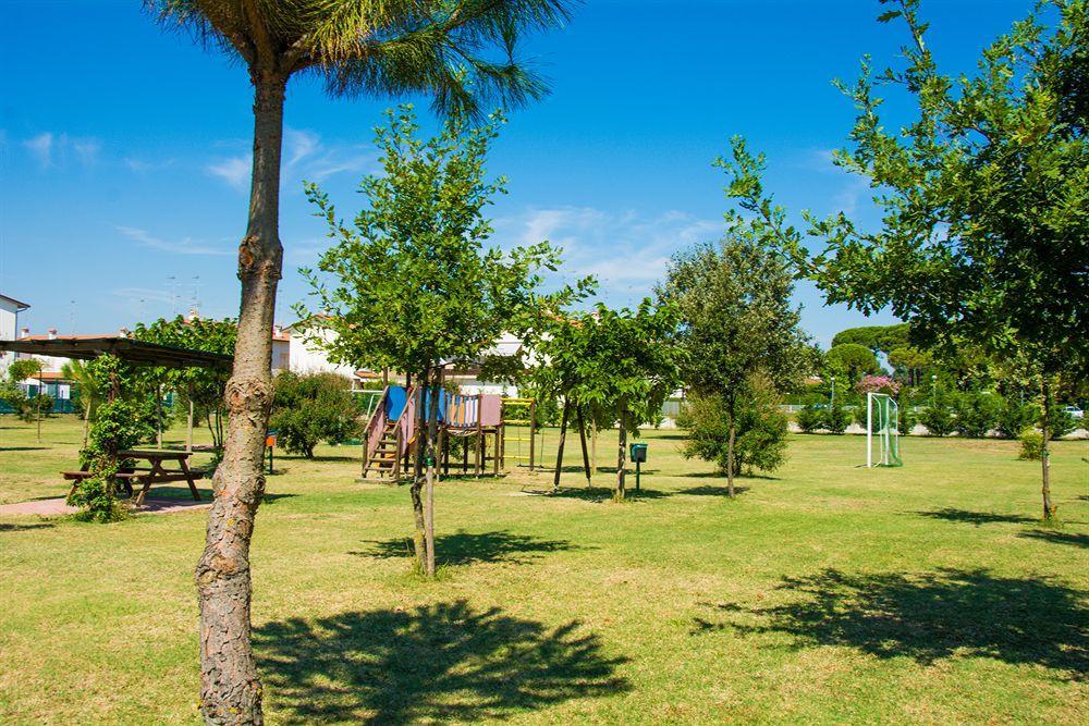Aparthotel Costa Paradiso Lido Adriano Buitenkant foto
