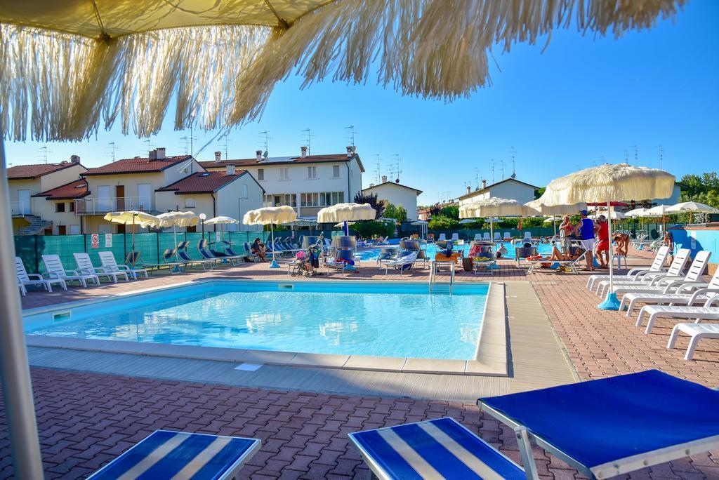 Aparthotel Costa Paradiso Lido Adriano Buitenkant foto