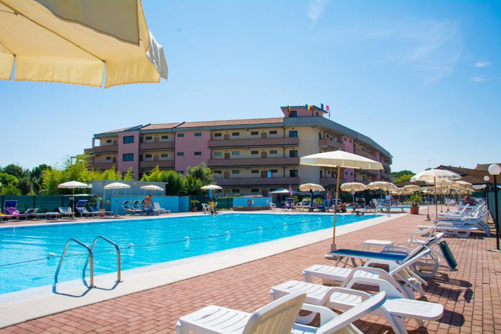Aparthotel Costa Paradiso Lido Adriano Buitenkant foto