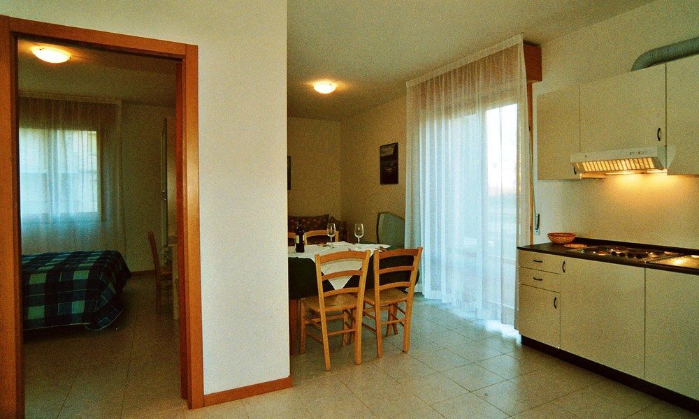 Aparthotel Costa Paradiso Lido Adriano Buitenkant foto