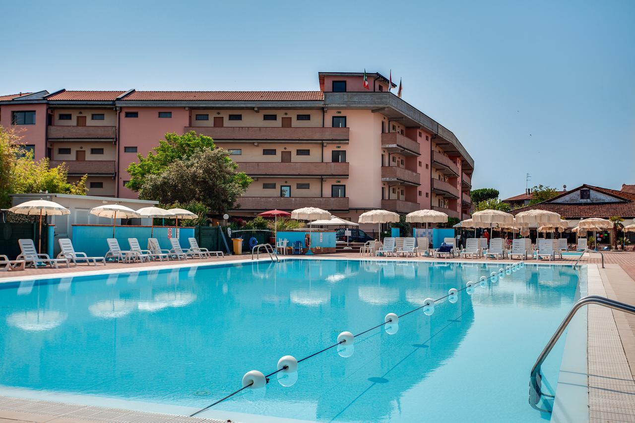 Aparthotel Costa Paradiso Lido Adriano Buitenkant foto