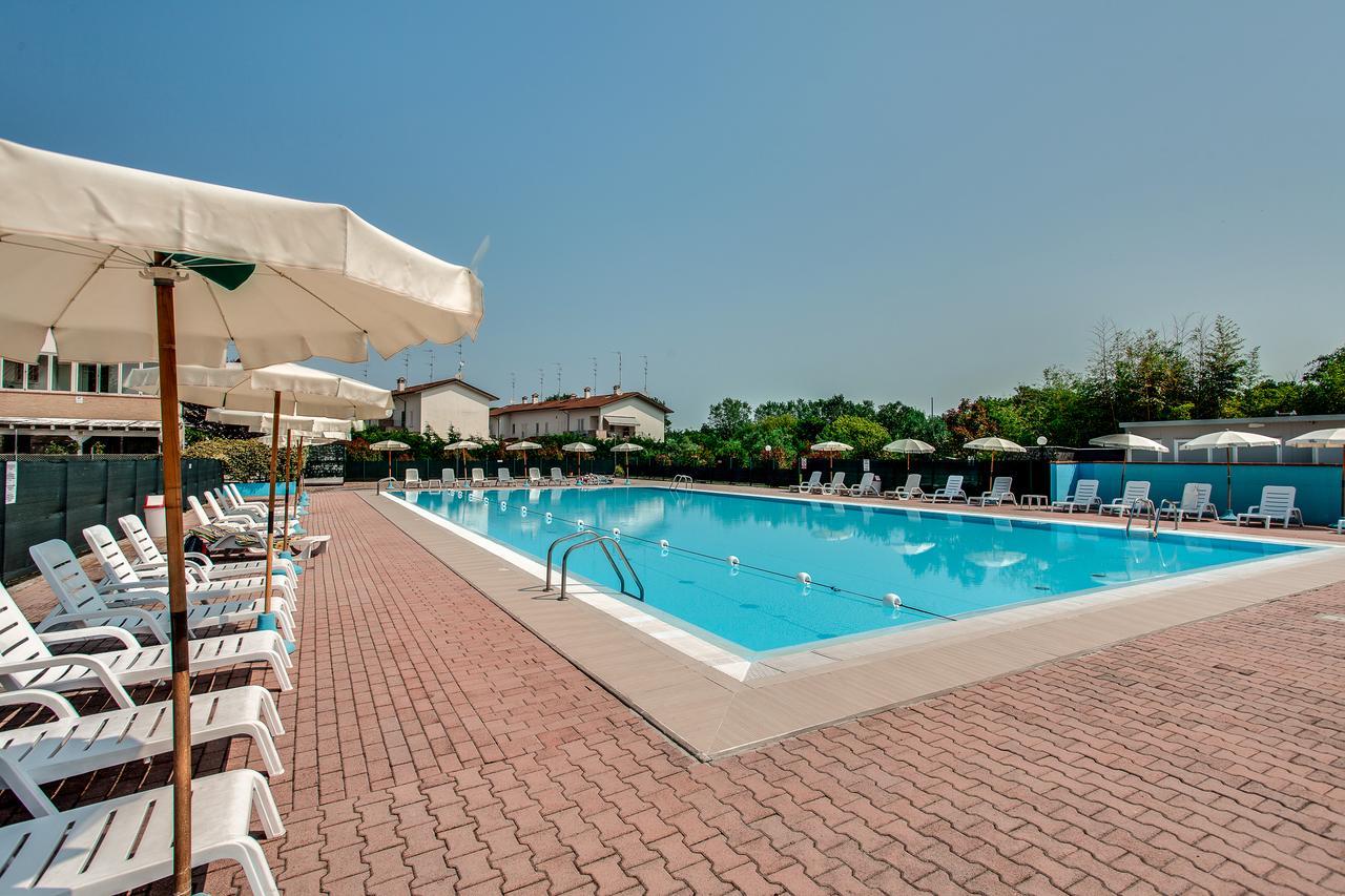 Aparthotel Costa Paradiso Lido Adriano Buitenkant foto