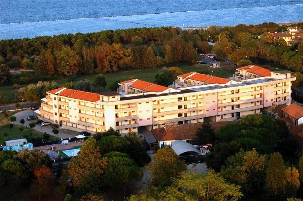 Aparthotel Costa Paradiso Lido Adriano Buitenkant foto