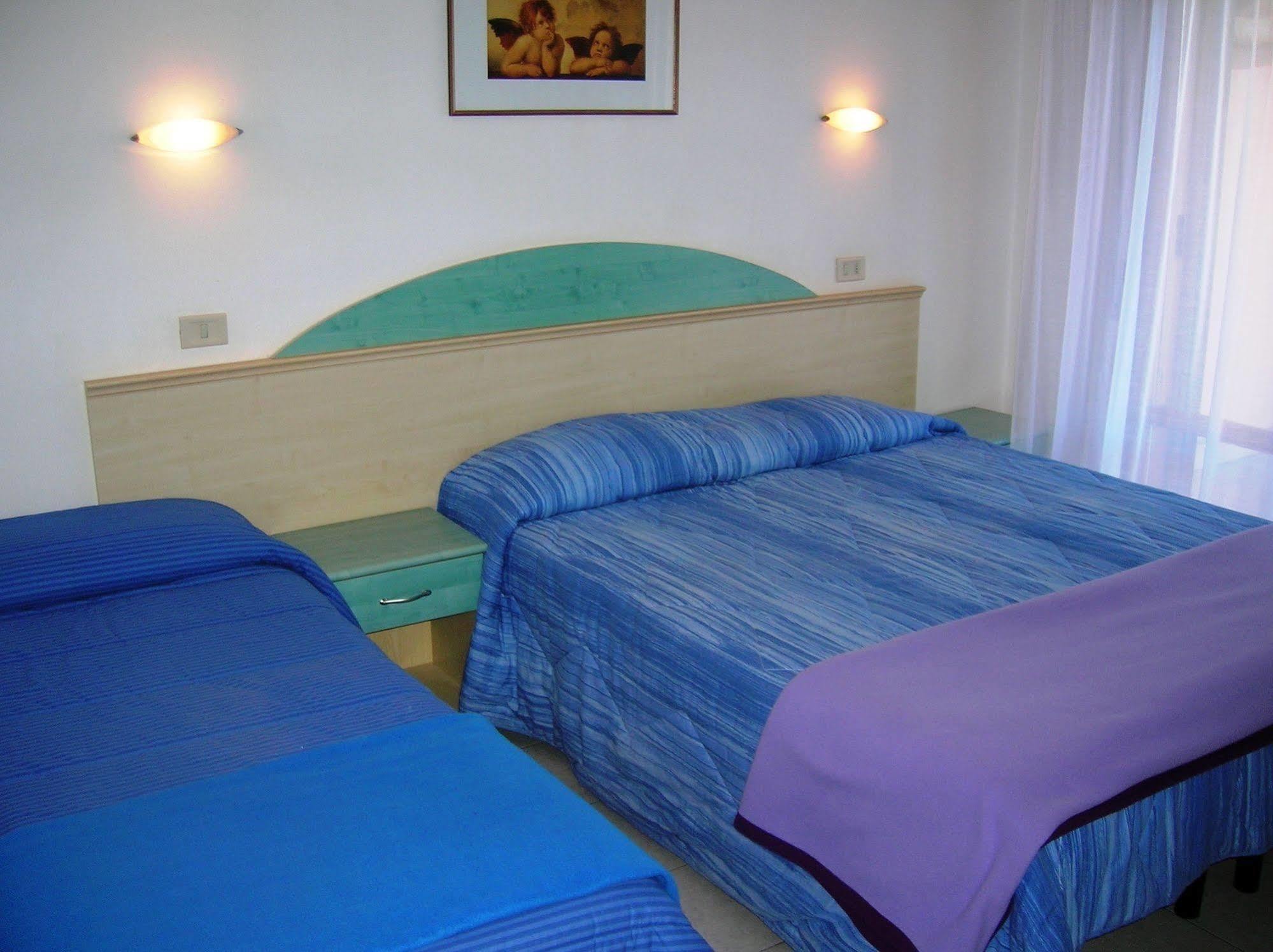 Aparthotel Costa Paradiso Lido Adriano Buitenkant foto