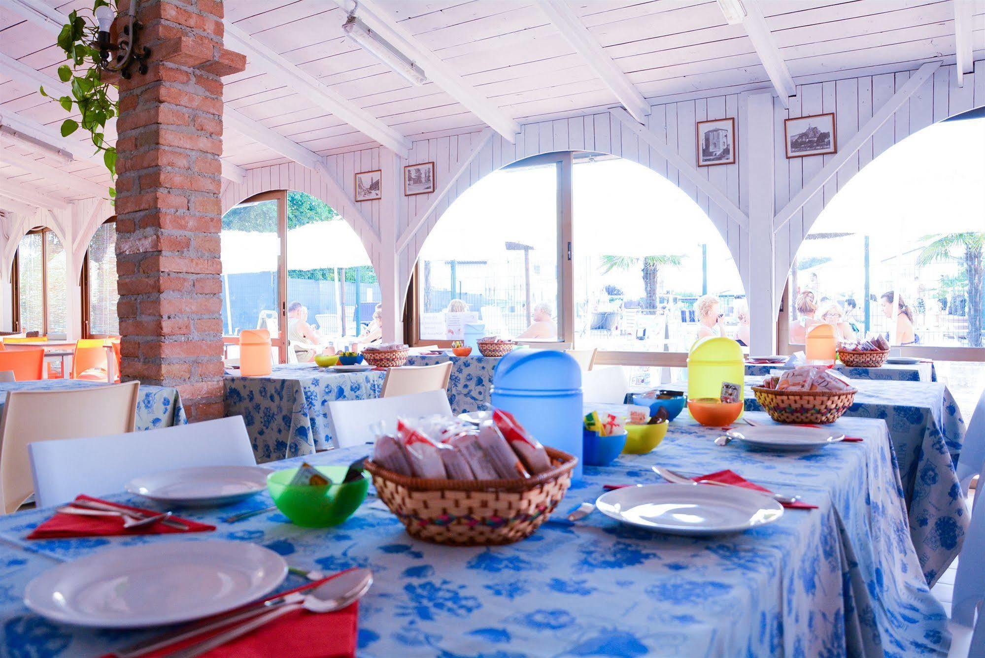 Aparthotel Costa Paradiso Lido Adriano Buitenkant foto