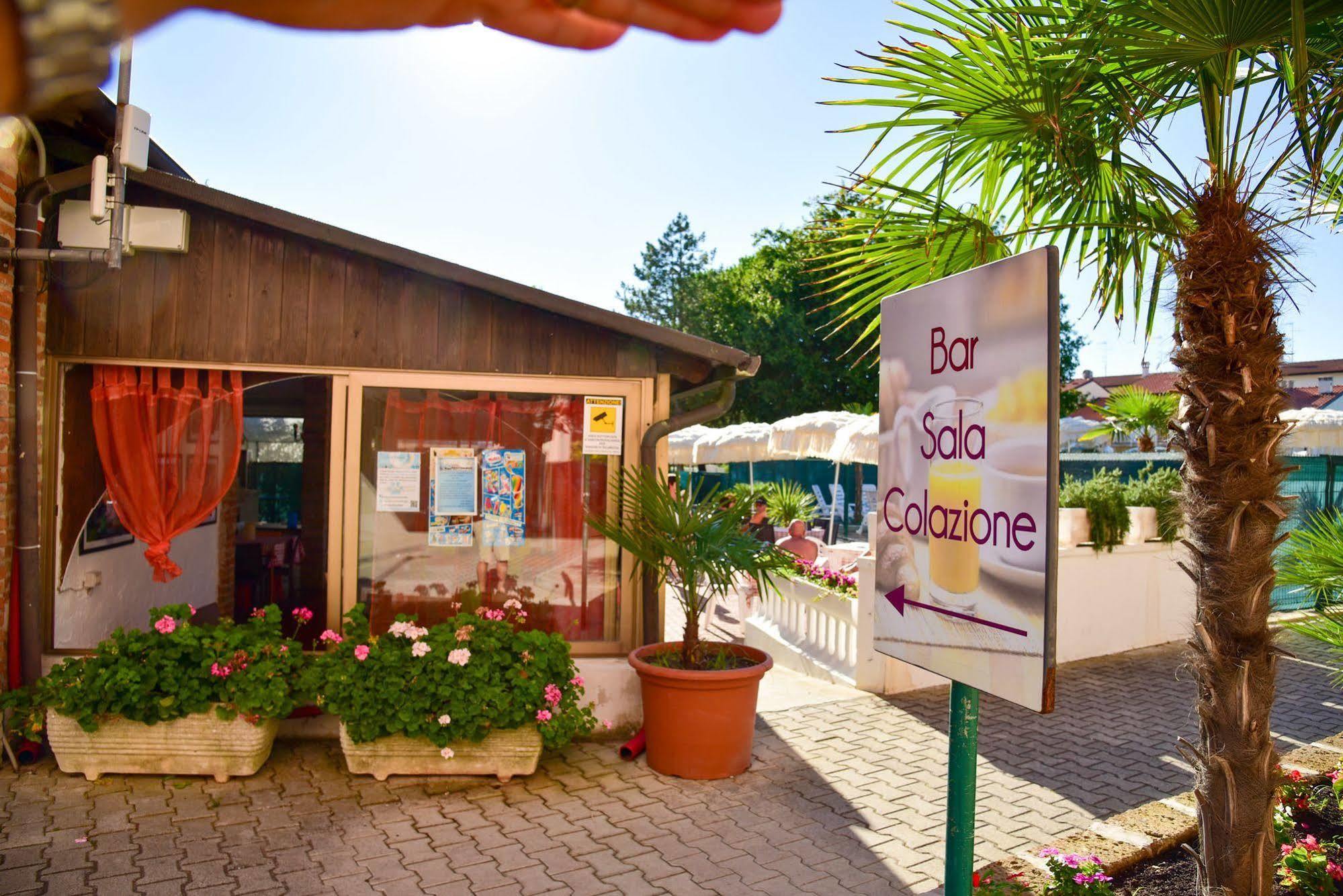 Aparthotel Costa Paradiso Lido Adriano Buitenkant foto