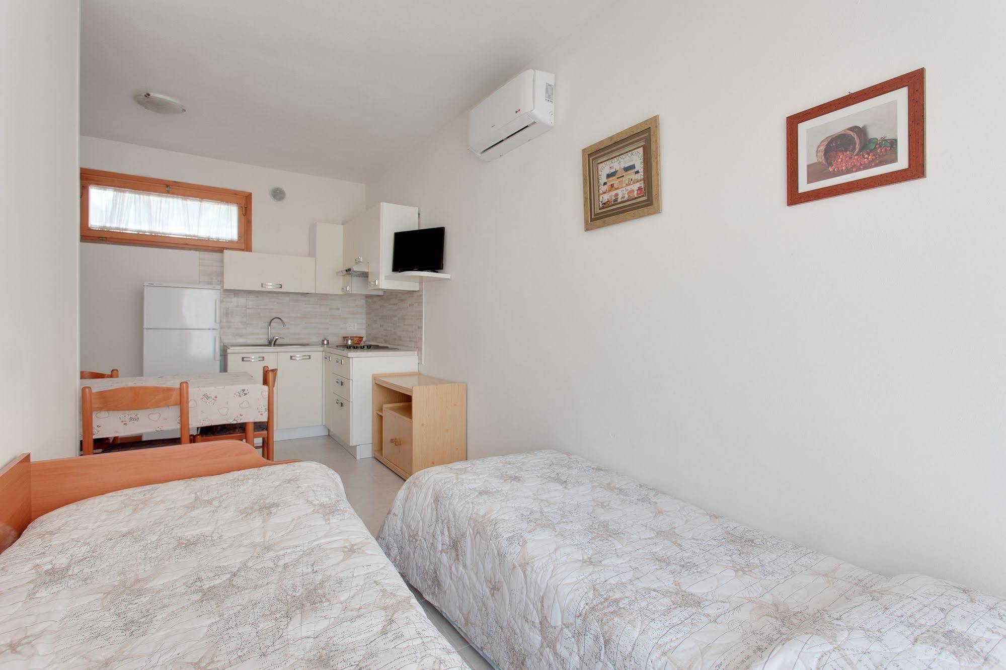 Aparthotel Costa Paradiso Lido Adriano Buitenkant foto