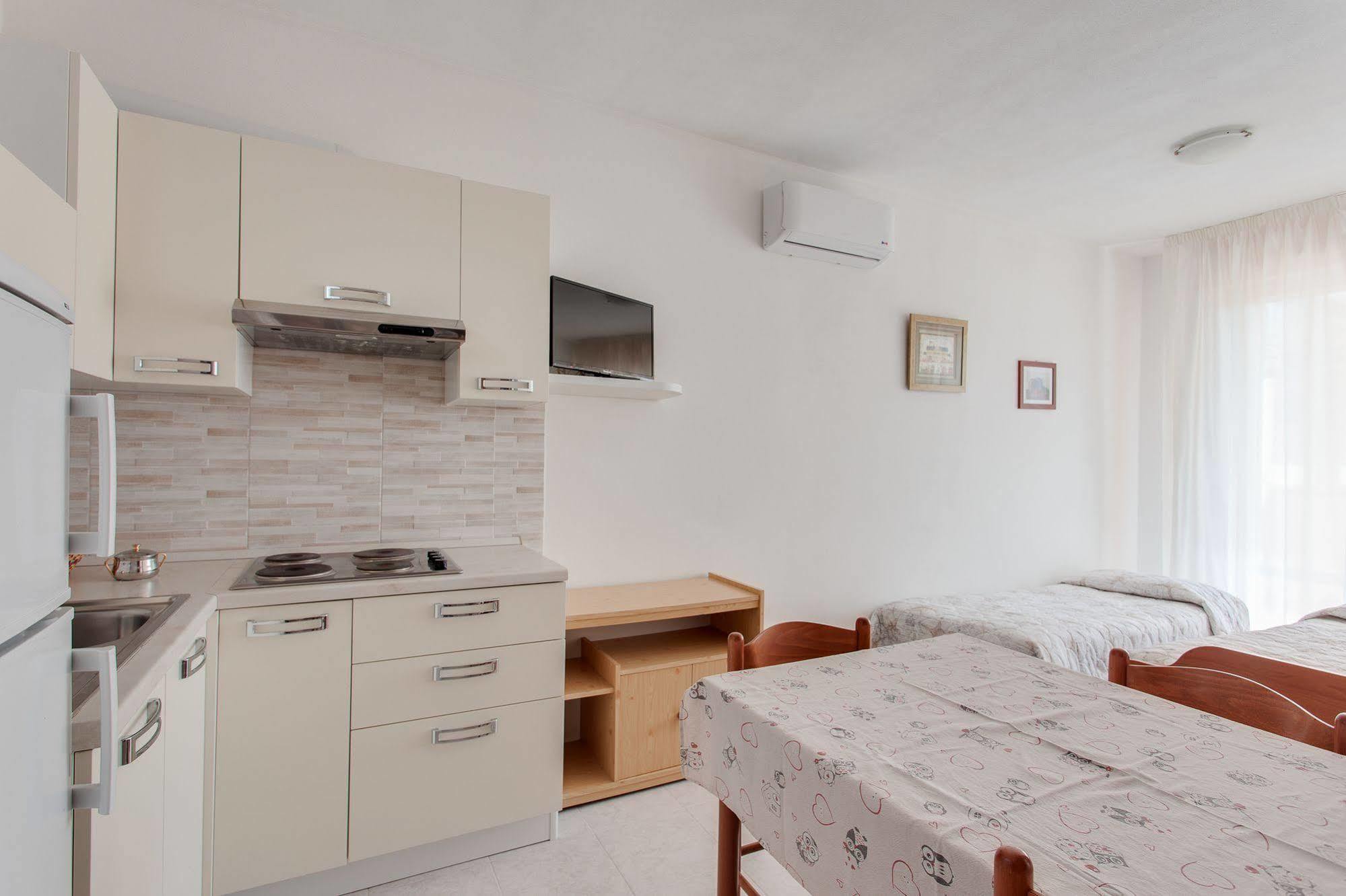 Aparthotel Costa Paradiso Lido Adriano Buitenkant foto
