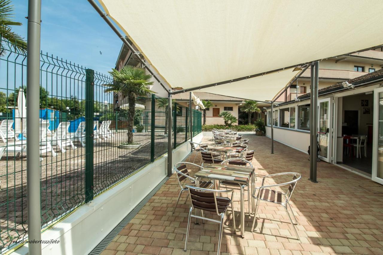 Aparthotel Costa Paradiso Lido Adriano Buitenkant foto